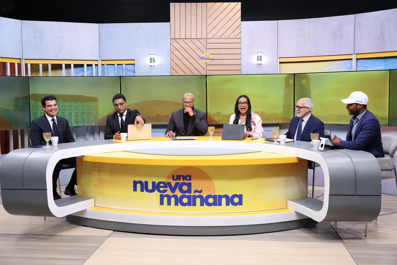 Wellington Arnaud participa en una entrevista de televisión.